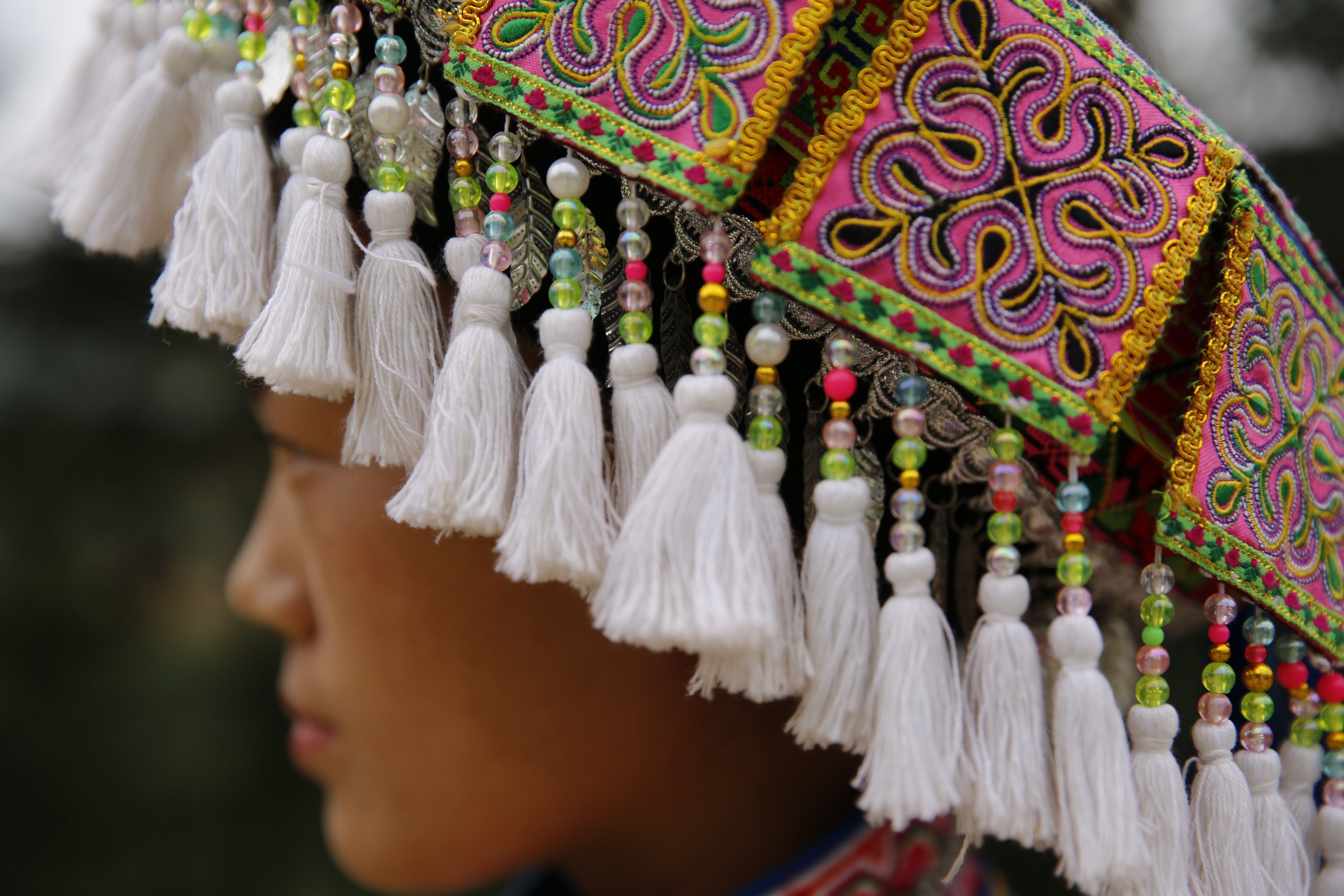 新疆舞蹈演出花帽 维吾尔族民族服饰六角帽 旅游纪念品礼品装饰品-阿里巴巴